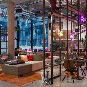 Otel Moxy Frankfurt Center ***